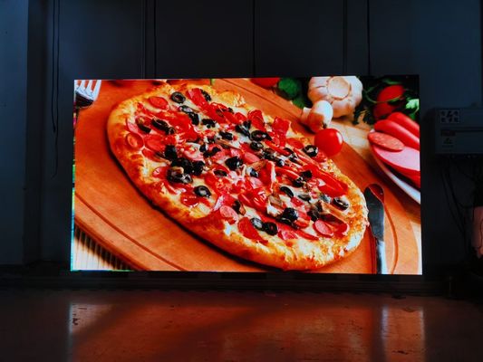 Светодиодный полноцветный дисплей для помещений, предлагающий гибкие варианты установки с возможностью соединения в любом направлении и любом размере.