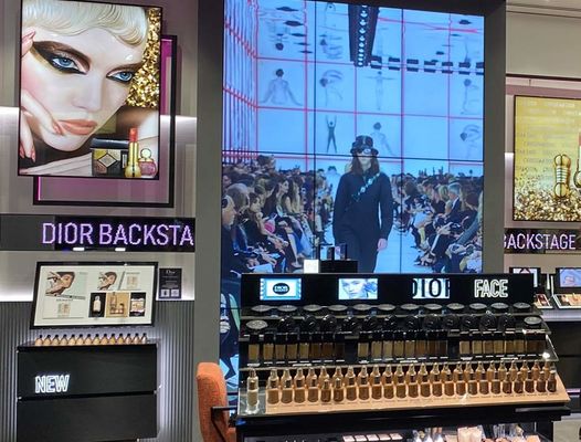 P3.91 Прозрачный светодиодный экран 100000 часов срок службы 1920-3840 Гц