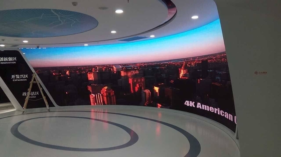 Эпистар Внутренний полноцветный рекламный дисплей P5 LED Die-Cast Aluminum Screen Видеостень, яркость 2500 нит