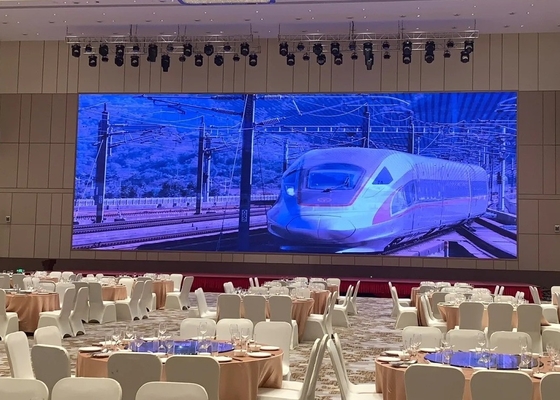 Full Color HD LED Billboard P4 DC5V Коммерческое приложение для открытого стадиона