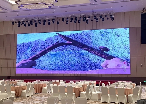 Full Color HD LED Billboard P4 DC5V Коммерческое приложение для открытого стадиона