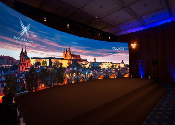 P2.5 Бесшовный сплисинг LED литьевого алюминия 640X640 мм Тип шкафа