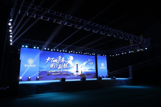 P4.81 Яркость наружного светодиодного дисплея SMD LED Дизайн подключения воздушной розетки Долгий срок службы