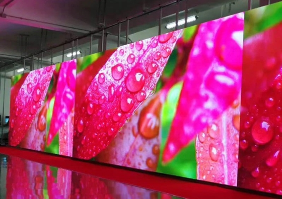 Прокат Экран Ультра HD Программируемый P7.62 RGB Внутренний полноцветный светодиодный дисплей 1/8 Мод сканирования