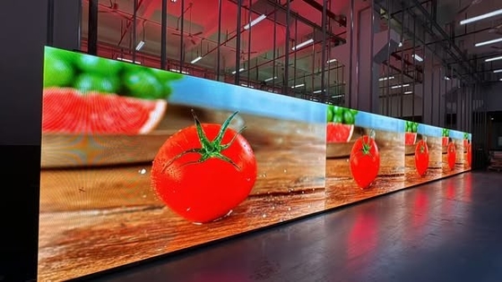 Дисплей LED с контрастным соотношением 3000 1 и средним потреблением 438 Вт/м2