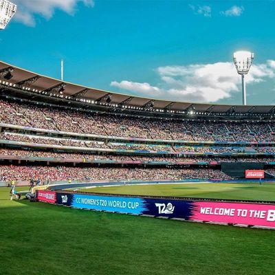 Оцените лучшее на светодиодных табло для спортивных стадионов: частота кадров 60 Гц, разрешение пикселей 40000 пикселей/кв.м