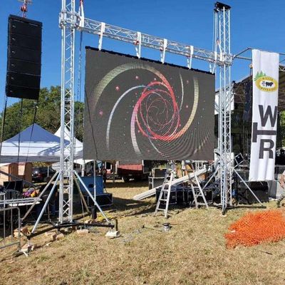 Среднее потребление 438 Вт/м2 Арендный светодиодный дисплей с размером панели 500*500 мм и размером кабинета