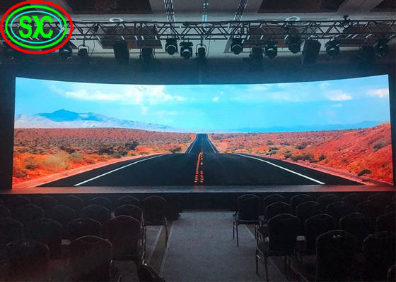 Реклама в помещении/на улице Изогнутый светодиодный экран IP34 Шаг пикселя 3,91 мм изогнутый светодиодный дисплей