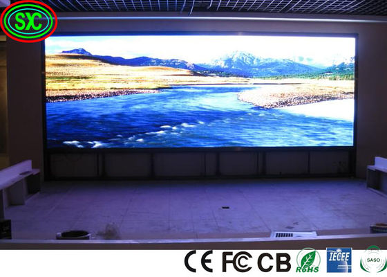 Полный цвет Гибкий UHD P2.5 SMD2121 Внутренний фиксированный светодиодный дисплей с коммерческой рекламой