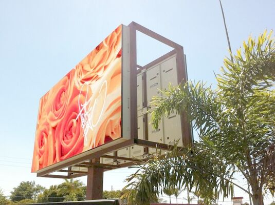 Наружная реклама LED Billboard Street P10 Полноцветные светодиодные дисплеи с колонкой