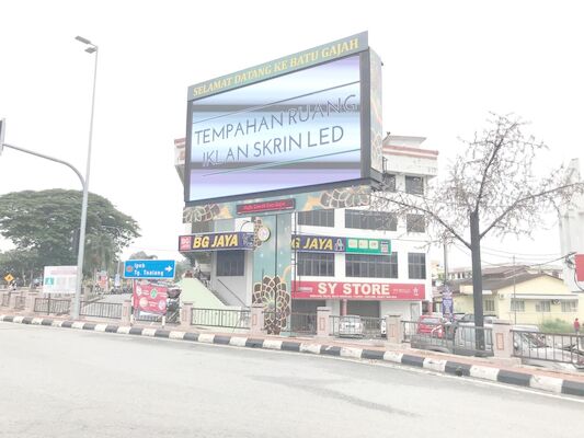 Наружная реклама LED Billboard Street P10 Полноцветные светодиодные дисплеи с колонкой