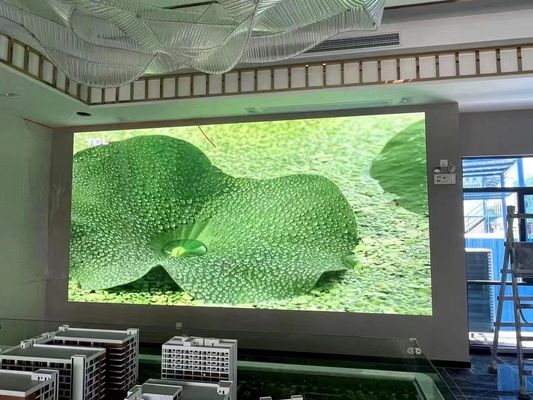 Высококачественный внутренний полноцветный светодиодный дисплей P4 для сцены с тонким и легким дизайном