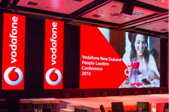 Дисплей с частотой кадров 1000 Гц для рекламы и продвижения