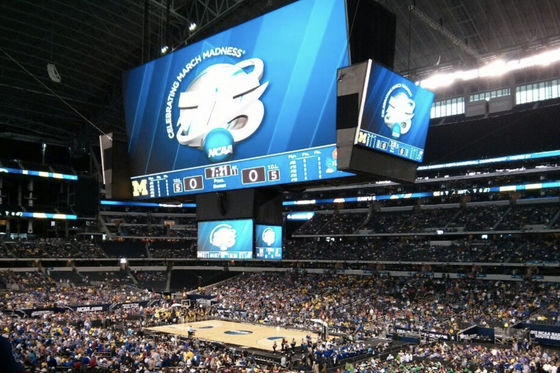 P10 Наружные светодиодные рекламные доски Футбольный стадион LED дисплей Скрин