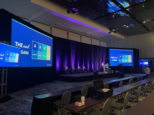 Стенные светодиодные видеотелевизоры P3.91 Внутренние полноцветные цифровые вывески P2.5 4K светодиодные панели