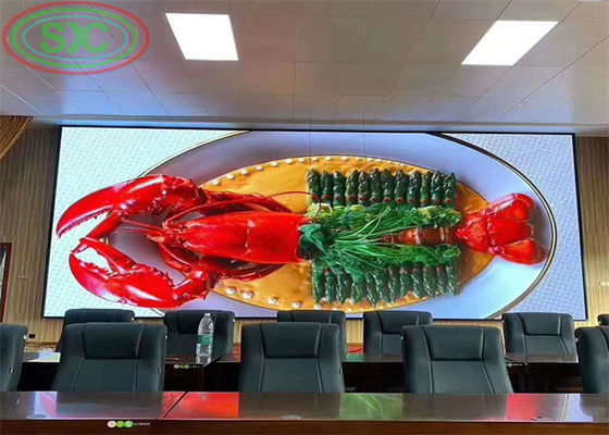 Фиксированная установка на внутренней стене с светодиодными лампами P5 с частотой обновления 3840 Гц для заседаний