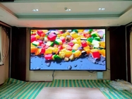 Видео- стена приведенная привела крытый экран изогнутая видео- стена приведенная привела экранный дисплей P2.5 приведенный видео-дисплея крытый крытый большой