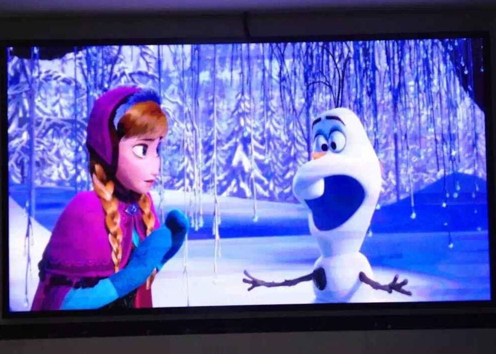 P4 Внутренний арендованный светодиодный дисплей 2500cd / M2 Яркость 500x500 мм Кабинет