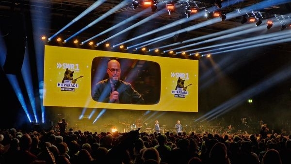 Светодиодный дисплей с мелким шагом пикселя, соответствующий стандартам CE/ROHS/FCC, с литым алюминиевым корпусом и типом лампы SMD2121