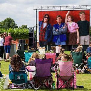 Светодиодный экран для аренды с контрастностью 3000:1, расстояние обзора 3–50 м. Идеально подходит для мероприятий и выставок.