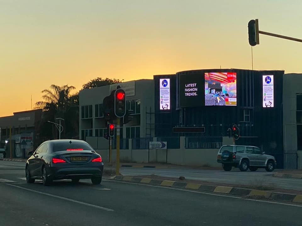 Дисплей с светодиодным экраном P8 Наружная LED Дисплейная стена Фиксированная наружная P8 LED Видеостена