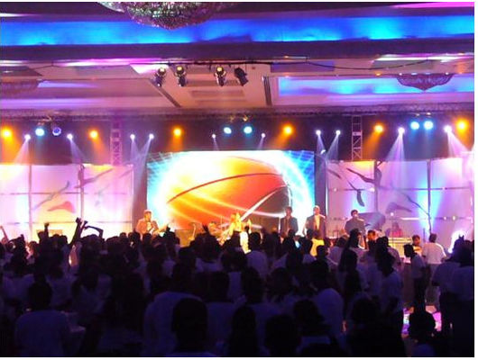 Хорошая цена Внутри помещений P1.5 Hire LED Screen Высокая четкость LED дисплей Концертный шкаф размером 640 мм х 640 мм онлайн