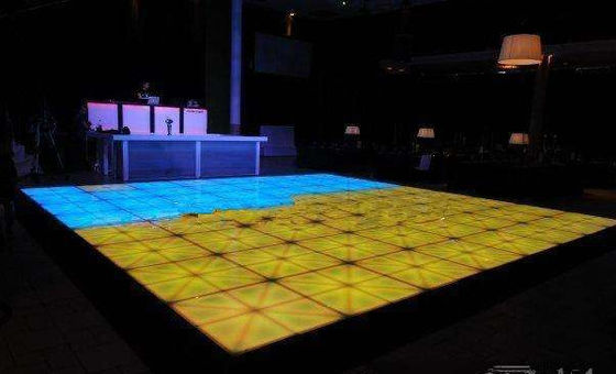 Хорошая цена 3D эффект 10000 пикселей RGB портативный танцевальный двор с светодиодом Ip34 Уровень защиты портативный танцевальный двор с светодиодом онлайн