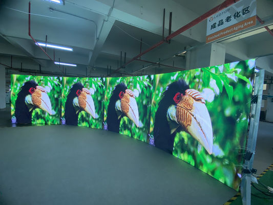 Простой в установке P6 фиксированный светодиодный дисплей с разрешением модуля 32*32 и наработкой на отказ 5000 часов