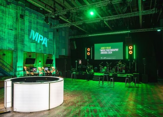 Хорошая цена Дисплей из литого алюминия SMD P4 водонепроницаемая наружная вывеска, дорожный светодиодный дисплей онлайн