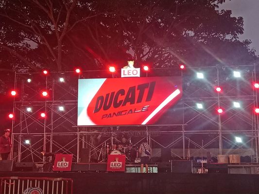 Хорошая цена SMD2121 P3 Стандартный 576x576мм литой алюминиевый шкаф для наружного полного цветного дисплея онлайн