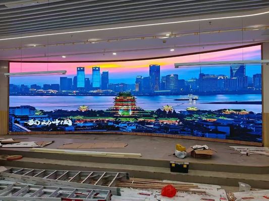 Установка кривой доступна для шкафов внутреннего светодиодного дисплея полного цвета размером 500x500 мм и 500x1000 мм