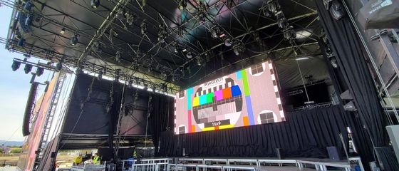 Дисплей Цвет RGB 43222 точки/кв.м. Разрешение RGB LED Дисплей 4,81 пикселя