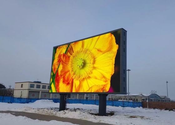 Хорошая цена Уровень защиты IP65 светодиодные рекламные щиты скорость обновления 3840 Гц угол просмотра 120 ° / 60 ° для эффективной наружной рекламы онлайн