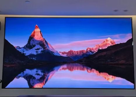 Обновите свою рекламную стратегию с помощью светодиодных рекламных дисплеев яркостью 7000 нит и параметром светодиодов R 625-630 нм