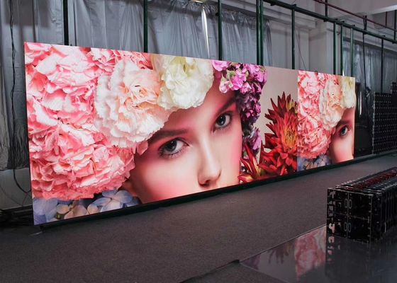 Хорошая цена Indoor Die-Cast Aluminum/Exterior Rental Screen LED Display 1R1G1B P4 Module Size 256*128mm онлайн