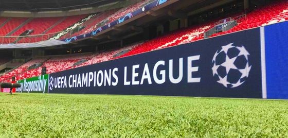 Соревновательная вывеска арены выравнивания по шкале серого с частотой кадров 60 Гц и производительностью