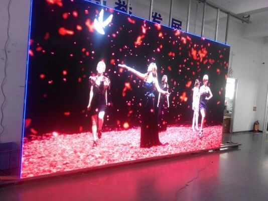 Хорошая цена внутренний светодиодный экран P2 640x640 мм для видеостены с частотой обновления 3840 Гц и яркостью 600 нит онлайн