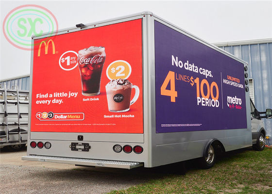 на открытом воздухе реклама полного цвета p6 привела экран установленный на тележку с высокой яркостью