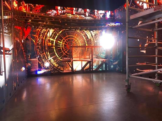 P4 Внутренний цветный светодиодный дисплей с высоким разрешением и высокой частотой для рекламы и мероприятий