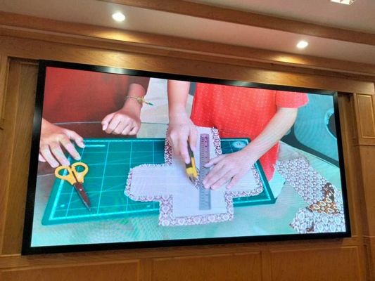 Внутренний полноцветный светодиодный дисплей с конфигурацией пикселей 4 мм и 62500 пикселей на квадратный метр для высокого разрешения